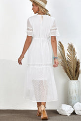 Robe mi-longue à pois et col en V à manches courtes